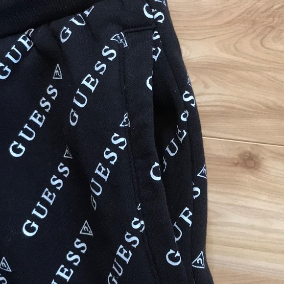 Men’s Guess drawstring shorts - Picture 3 of 4